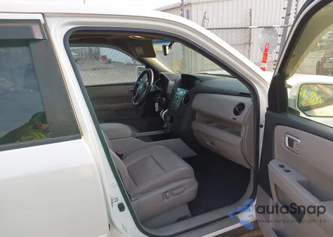 2011 Honda Pilot Touring z USA, uszkodzony, nr VIN 5FNYF4H9XBB095599